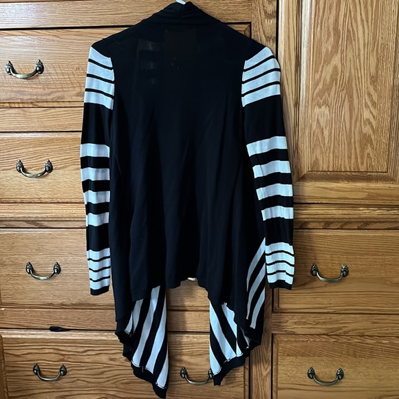 BCBG Maxazria black and white open front cardigan. - Picture 3 of 6